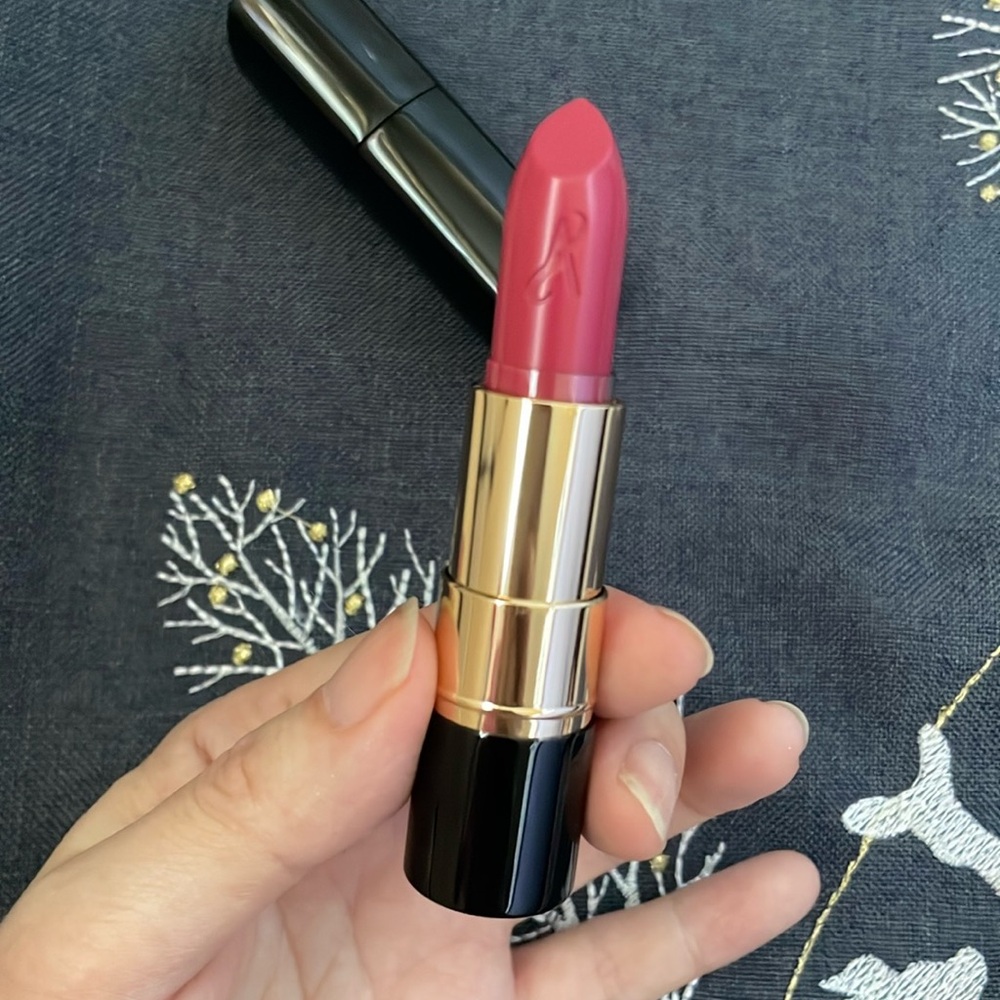 Artistry  Brand 
Brand new lip
No box